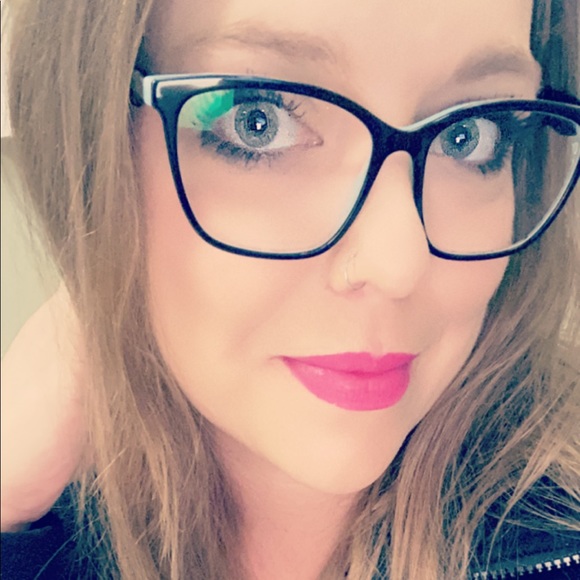 Meet your Posher, Amanda - Picture 1 of 1